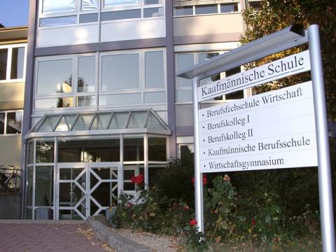 Haupteingang der Kaufmännischen Schule Tauberbischofsheim